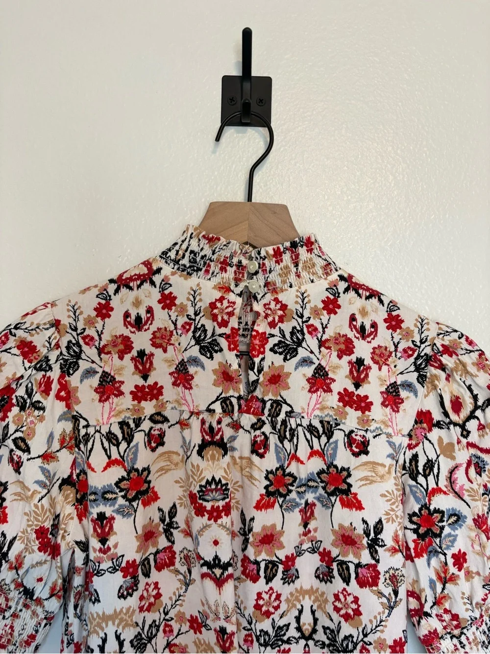 Ann Taylor LOFT Cottage Floral Smocked Mock Neck Puff Sleeve Shirt Red XS